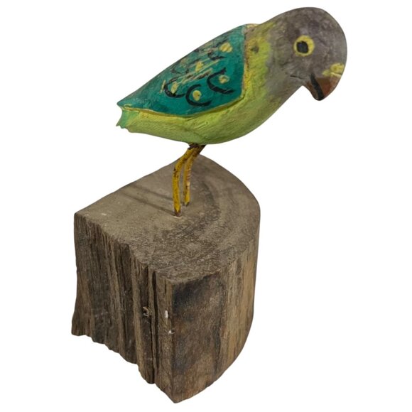 Rustic Carved Folk Art Whimsical Jungle Wooden Parrot Bird Sculpture On Log Base - Picture 4 of 7